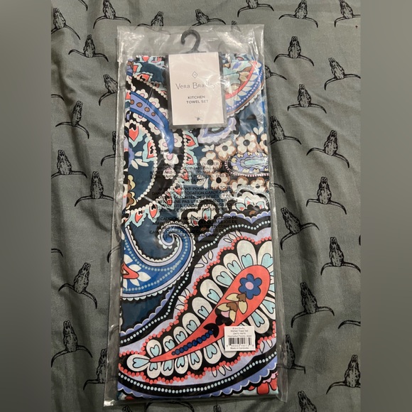 Vera Bradley kitchen towel set - Picture 1 of 2